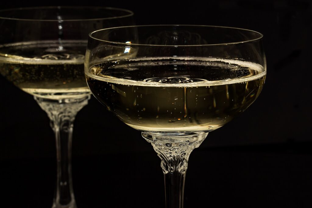 champagne-glasses-g7f00bd273_1920